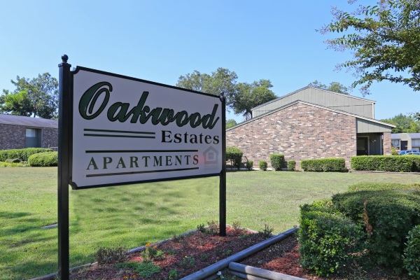 Primary Photo - Oakwood Estates