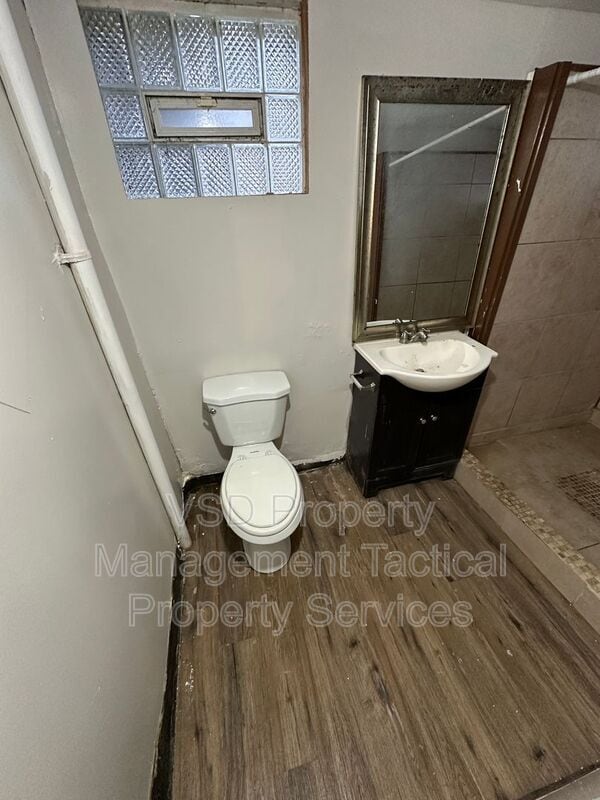 Building Photo - 10615 S Highland Ave