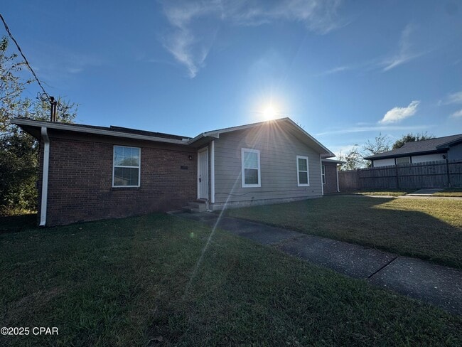 Primary Photo - 4006 E 11th St