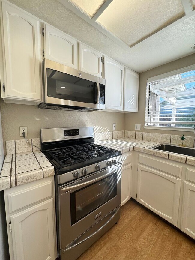 Building Photo - Beautiful home in Parkwood Estates