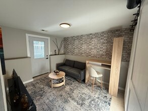 Building Photo - 805 Heather Dr