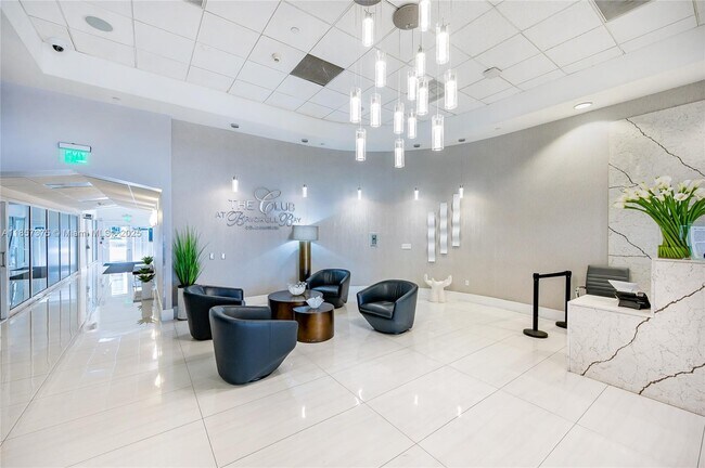 Building Photo - 1200 Brickell Bay Dr
