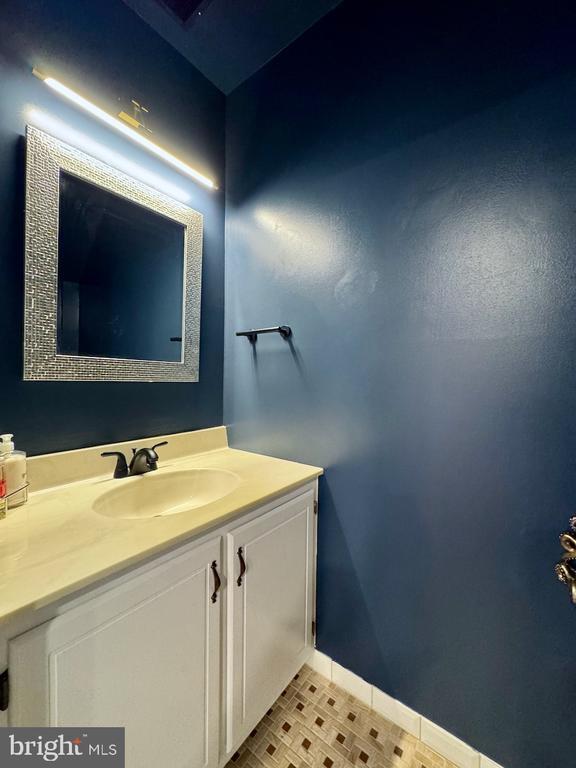 Building Photo - 3885 Steppes Ct