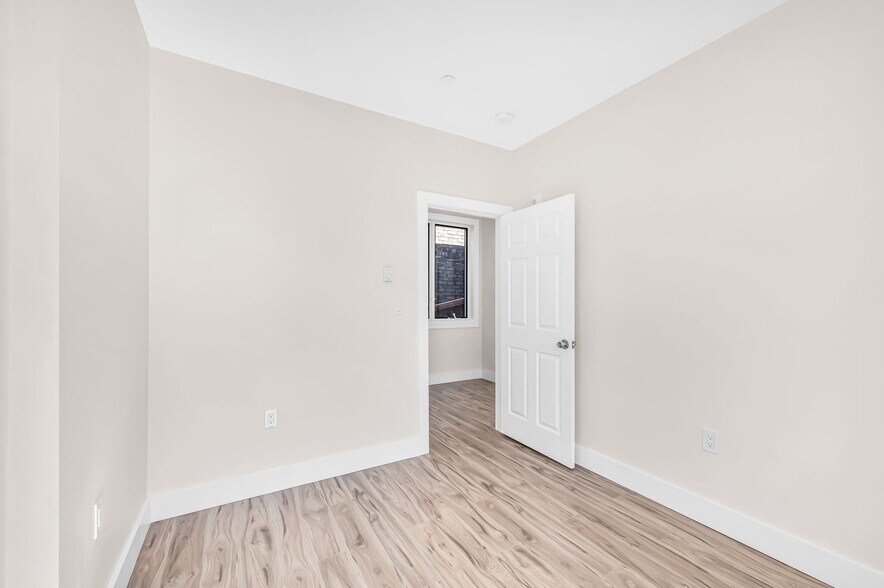 Building Photo - 465 E 8th St