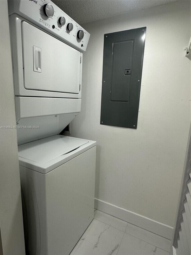 Building Photo - 2600 S University Dr