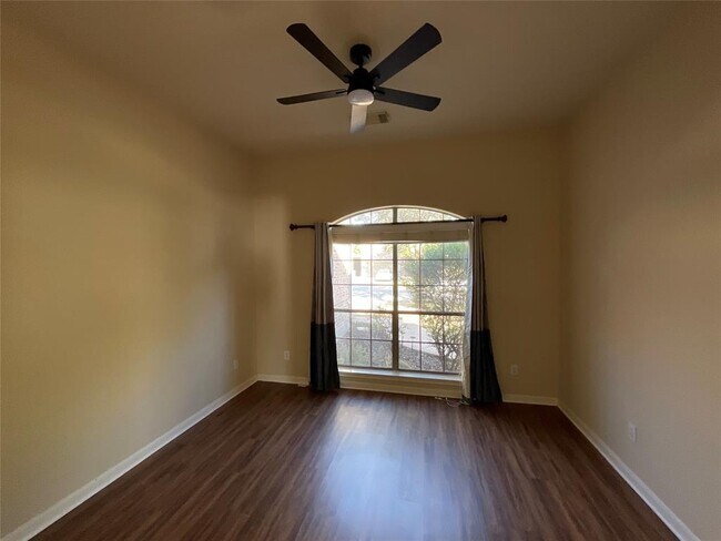 Building Photo - 303 Steer Acres Ct