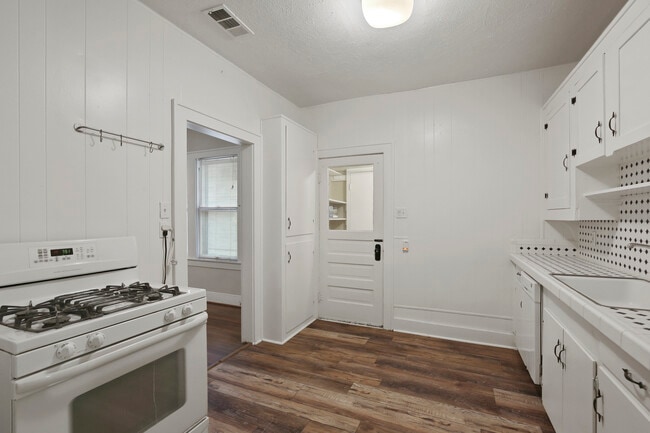 Building Photo - 5930 Velasco Ave
