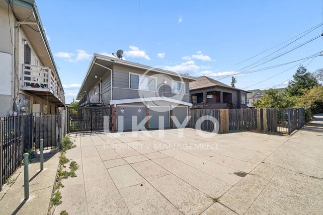 Building Photo - 3007 Nicol Ave