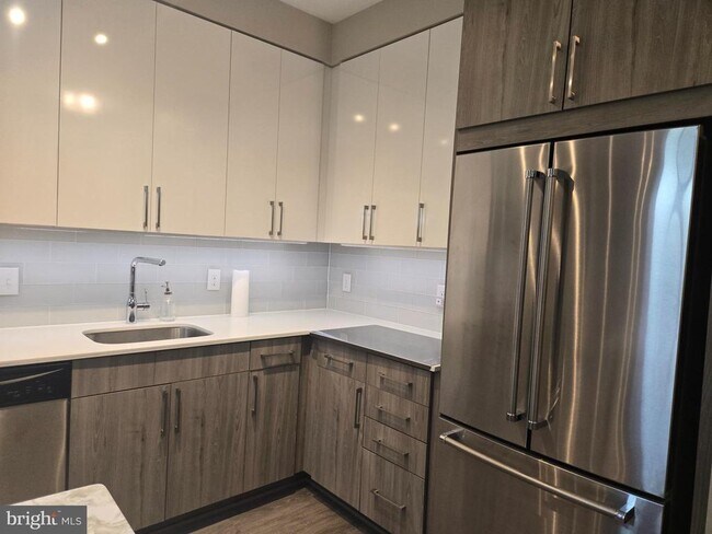 Building Photo - 145 Riverhaven Dr