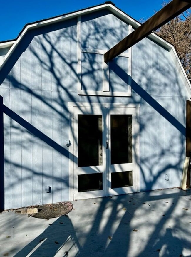 Building Photo - Hidden Gem in Benicia