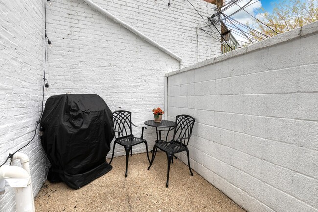 Building Photo - 1308 S Charles St