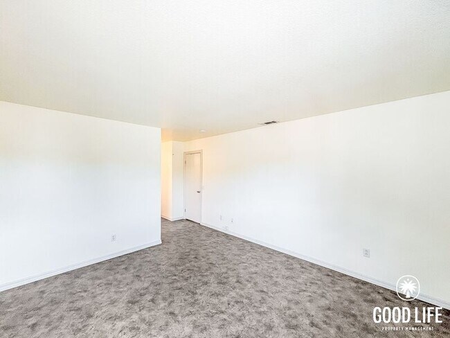 Building Photo - 2104 N Mammoth Pl