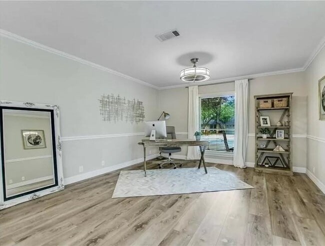 Building Photo - 1100 St Williams Ave