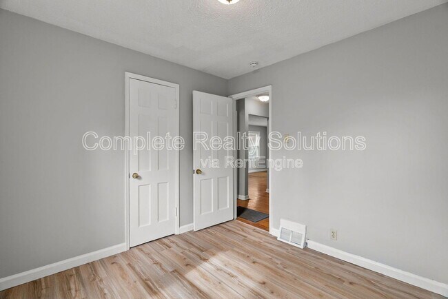 Building Photo - 7563 Haywood Dr