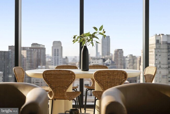 Building Photo - 210 S 12th St