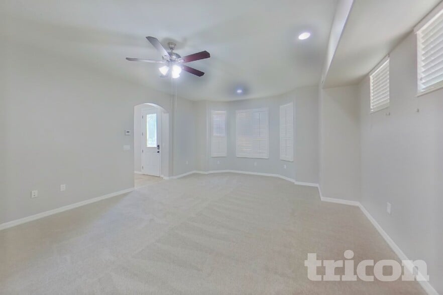 Building Photo - 33314 Portal Dr