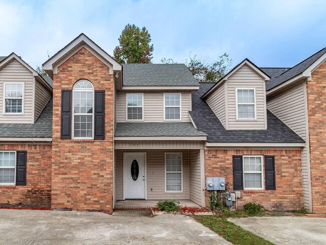 Primary Photo - 305 Hazelnut Dr