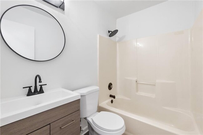 Building Photo - 415 Manor Estates Dr