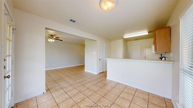 Building Photo - 915 Bougainvillea St