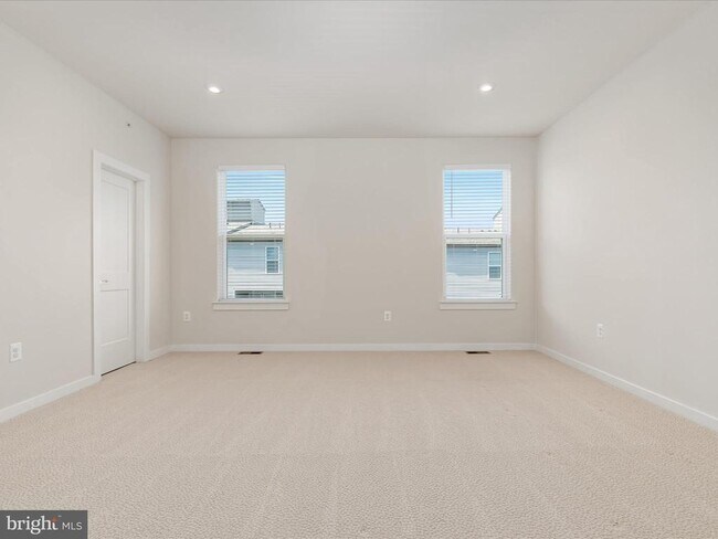 Building Photo - 44485 Wolfhound Sq