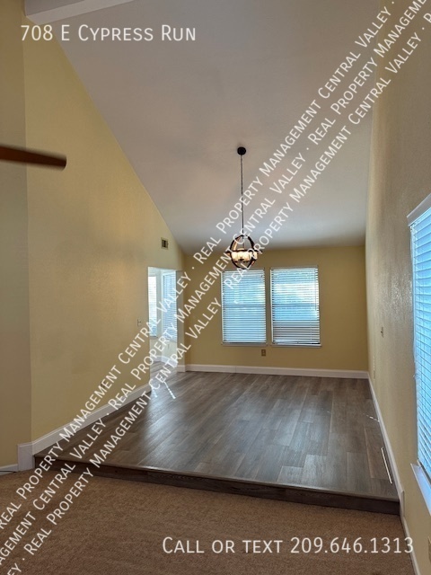 Building Photo - Woodbridge Greens Beautiful 3 Bedroom 3 Ba...