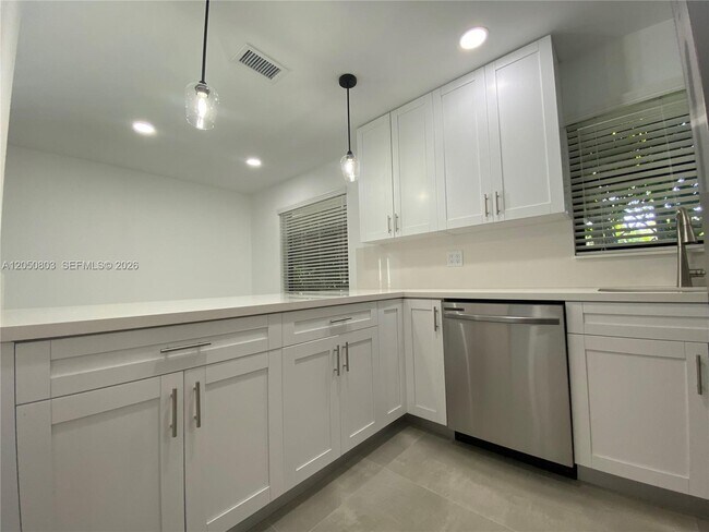 Building Photo - 3626 SW 16th St