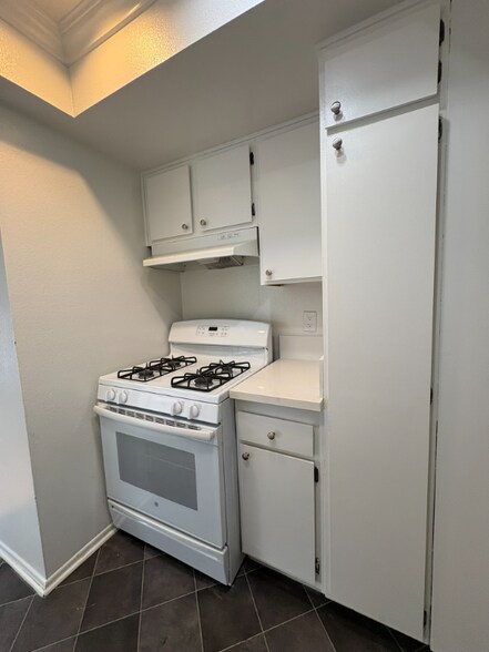 Building Photo - 6400 Kraft Ave