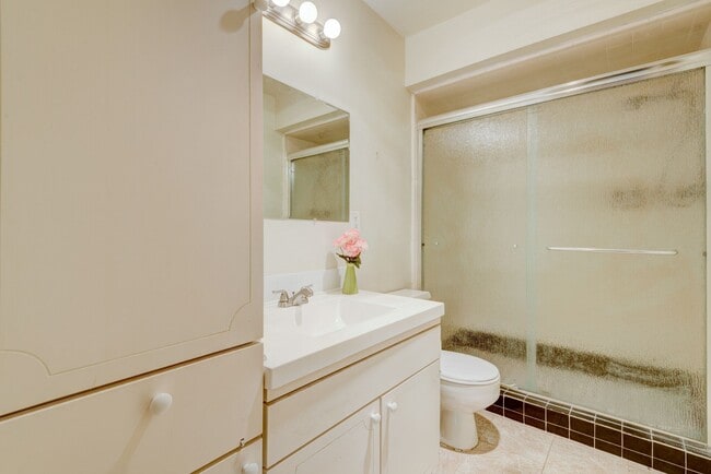 Building Photo - 6422 Burgoyne Dr.