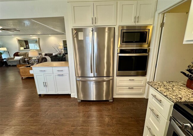Building Photo - 2301 Tredington Ct