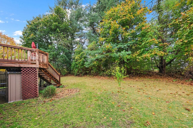 Building Photo - 9 Blue Bird Rd