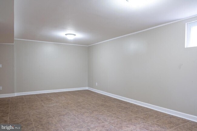 Building Photo - 3903 Fairview Dr