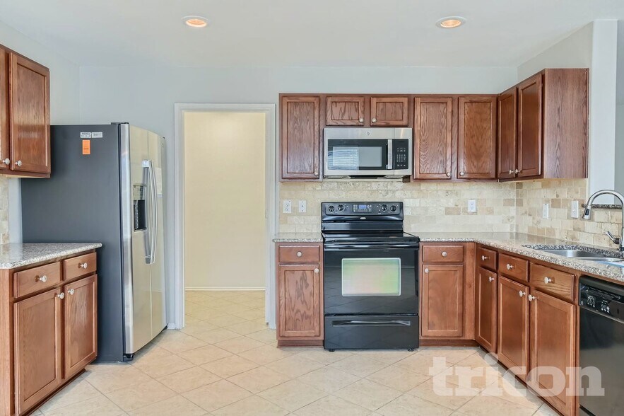 Building Photo - 10317 Fossil Valley Dr