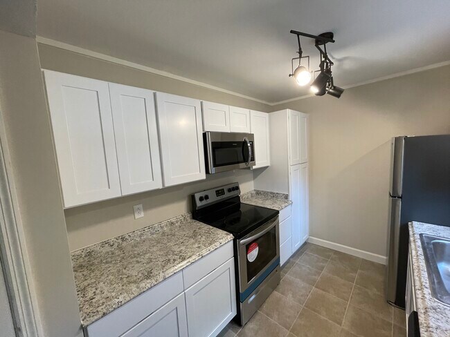 Kitchen - 426 Canberra Dr