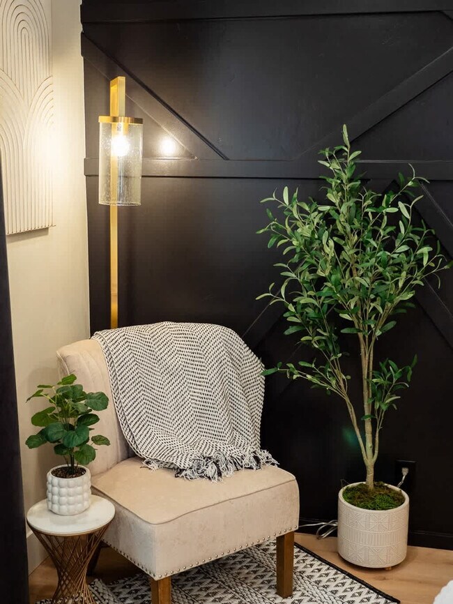 Building Photo - 3413 W Sunset Ave