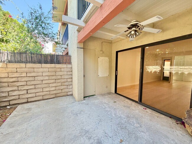 Building Photo - AVAILABLE NOW!! 1 Bedroom 1 Bathroom Condo in Palm Springs!