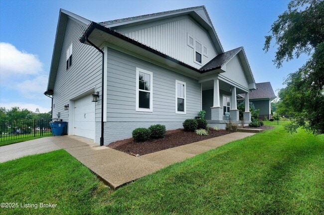Building Photo - 825 Artisan Pkwy