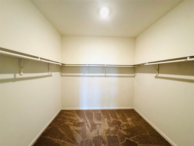 Building Photo - 1013 Pitch Pne Ct