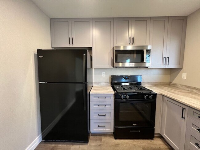 Building Photo - Fabulous 3 bedroom  Home