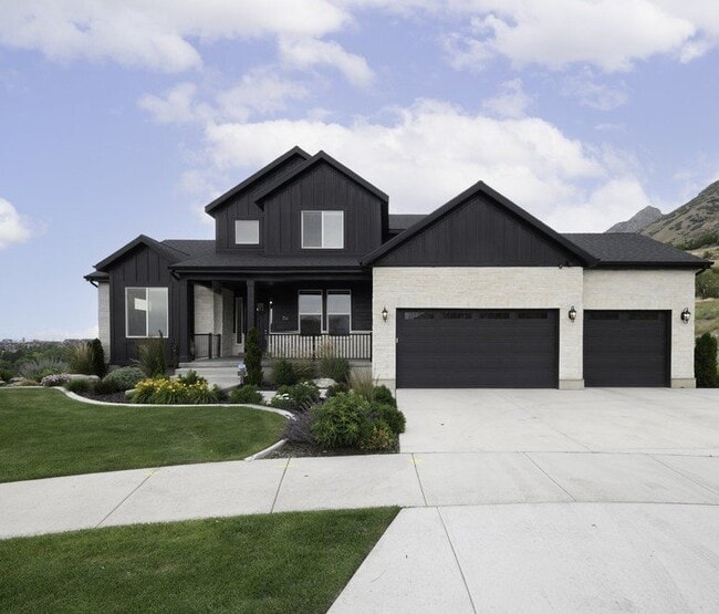 Building Photo - 711 Summit Dr