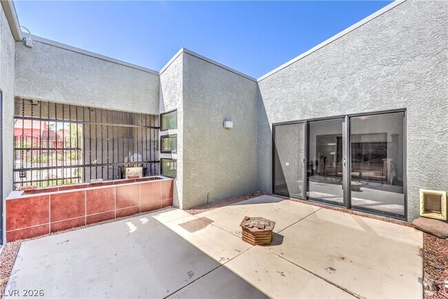 Building Photo - 1926 Papago Ln