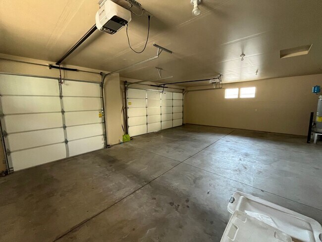 Building Photo - 61064 SE Ruby Peak Ln