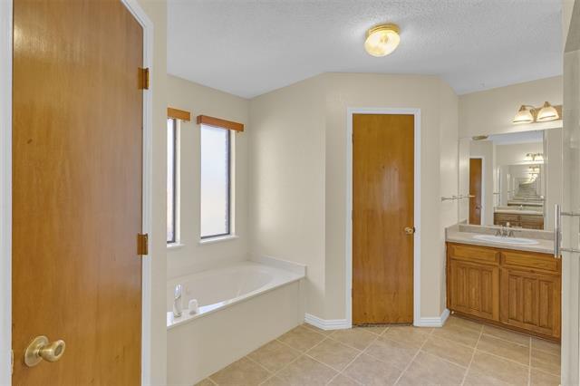 Building Photo - 6300 Aires Dr