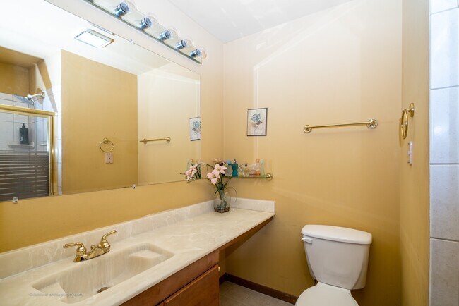 Building Photo - 538 Lasalle Ct