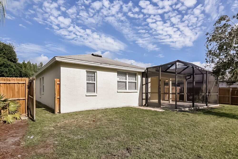 Building Photo - 30035 Morningmist Dr