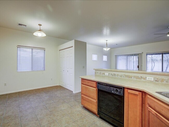 Building Photo - Spacious 3 Bedroom 2 Bathroom Home with Large Backyard & 2 Car Garage!