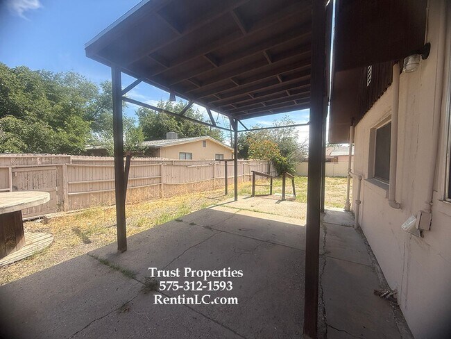 Building Photo - 920 Texas Dr