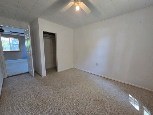 Building Photo - Cute 2 Bedroom Home with Country Feel