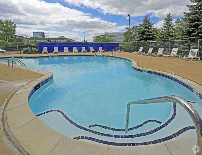 12 North 25701 W 12 Mile Rd Southfield MI 48034 Apartment Finder