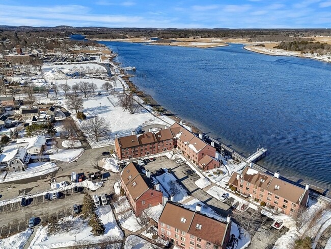 Building Photo - 126 Merrimac St