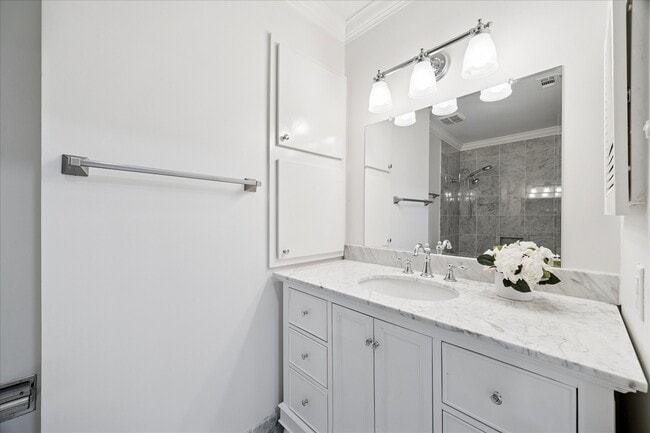 Building Photo - 854 Augusta Dr